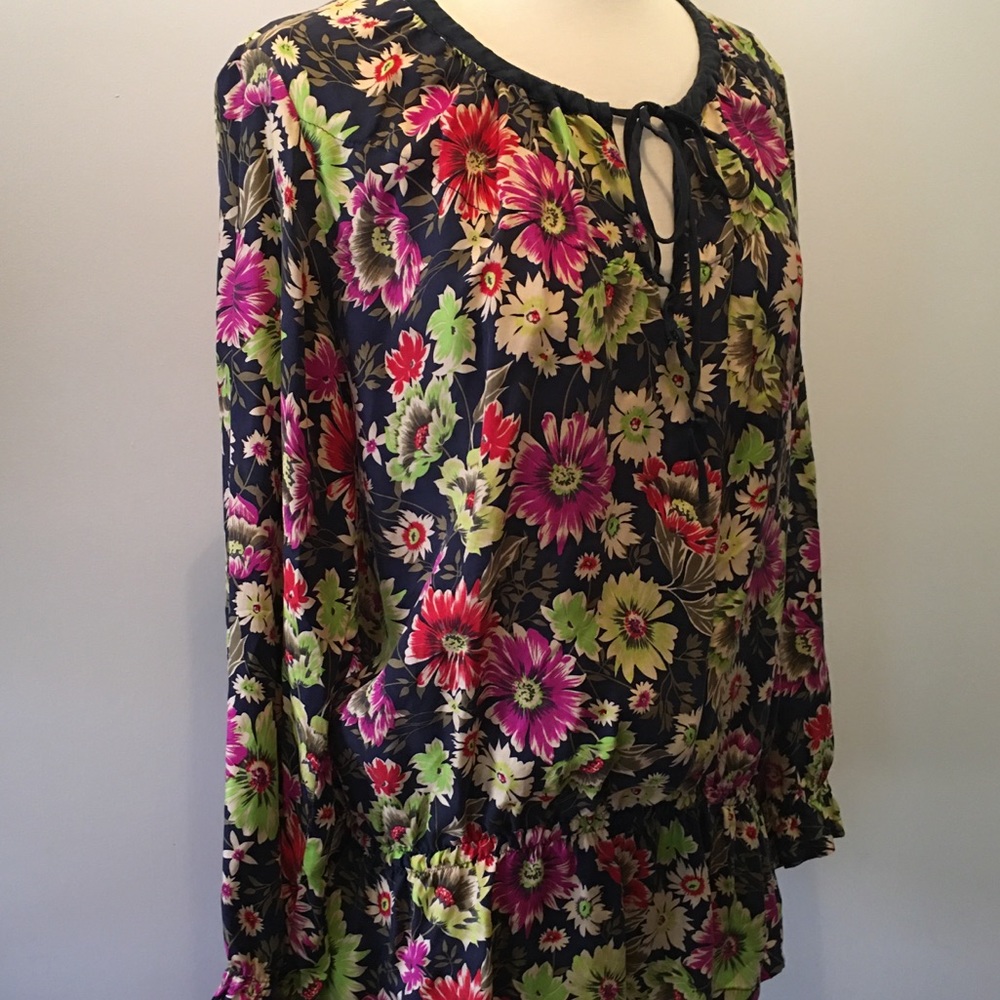 Beautiful 🦋 Johnny Was silk blouse